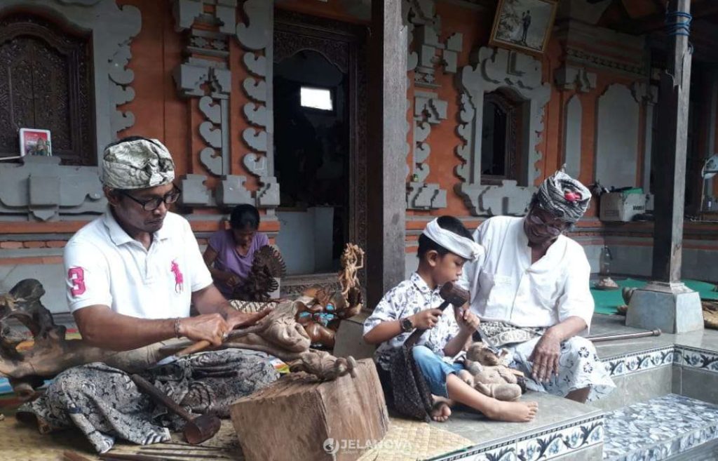 wood carving class di desa wisata mas bali
