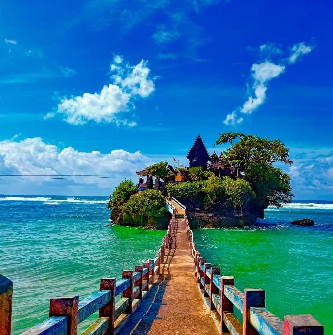 Daya Tarik Pantai Balekambang Malang