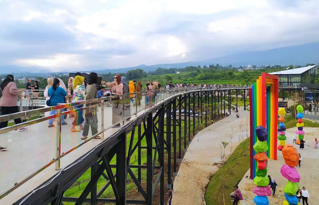 Glass Sky Bridge Skyland Malang