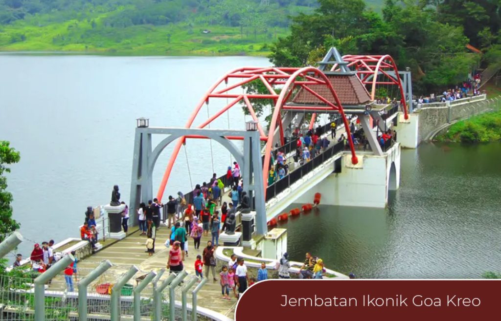 Jembatan Ikonik Goa Kreo