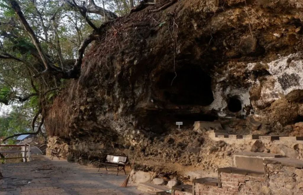 Mulut Goa Petilasan Sunan Kalijaga