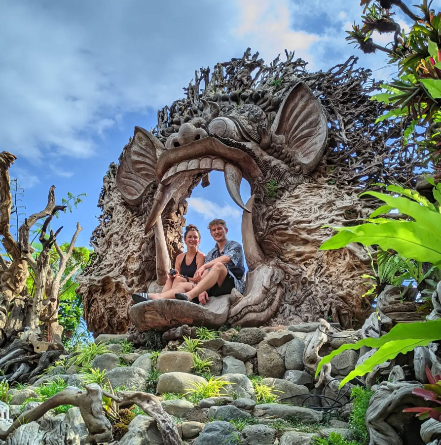 Taman negeri dongeng sari timbul glass