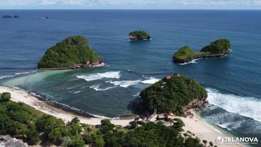 Tiga Pulau Karang Pantai goa cina copy