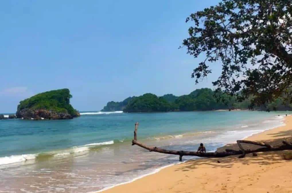 daya tarik pantai kondang merak