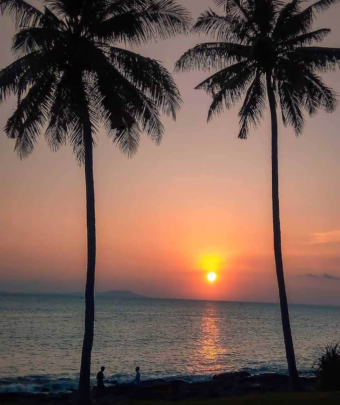 pemandangan sunset di pantai baluk rening jembrana