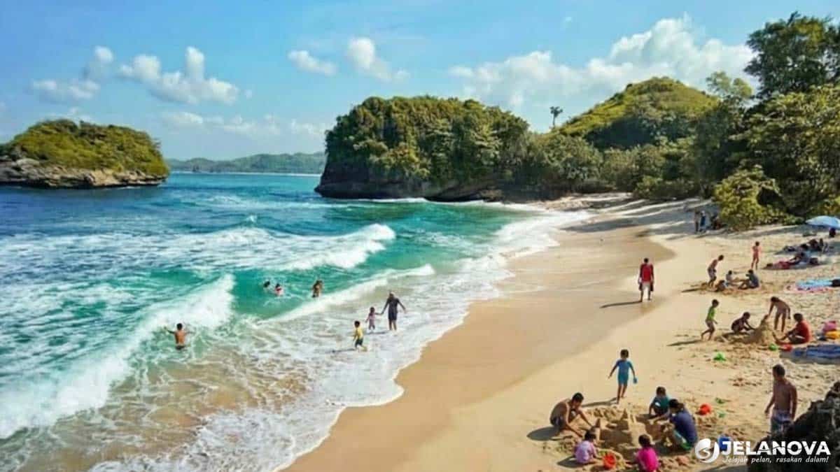 Pantai Clungup Malang: Harga Tiket, Rute, Daya Tarik & Panduan Lengkap Berkunjung