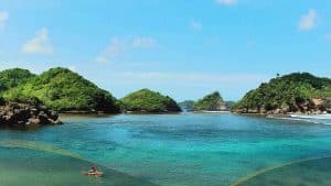 Pantai Teluk Asmara Malang: Harga Tiket, Lokasi, Rute & Pesona Mini Raja Ampat