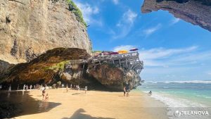 Pantai Suluban Bali: Hidden Beach Unik di Bawah Tebing Uluwatu