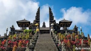 Pertama Kali ke Pura Besakih? Ini yang Akan Kamu Rasakan Saat Sampai di Sana